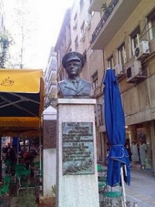 Χίος προτομή του Κώστα Περρίκου odysseaschios.blogspot.com