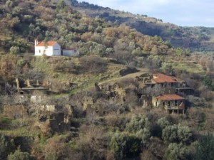 Λειτουργία στον Άγιο Μόδεστο στο Καμίνι